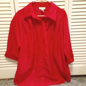 Women's 3/4 sleeve button down silky shirt! Sz M that looks like a L
